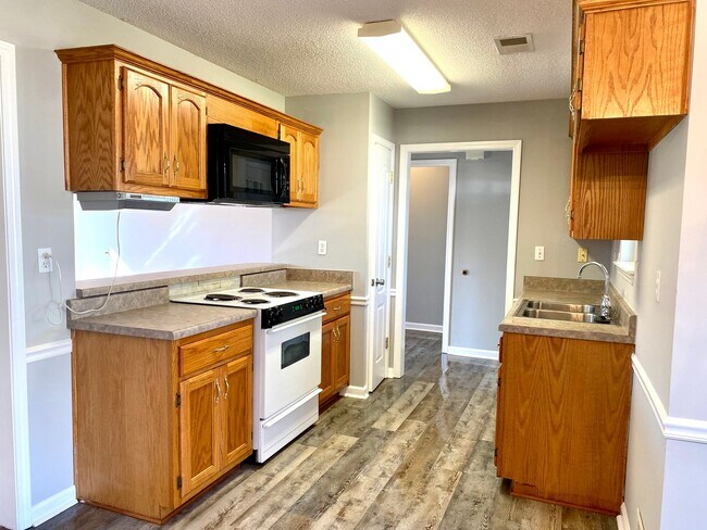 Foto del edificio - ****JUST REDUCED****7409 Crystal Dr Horn L...
