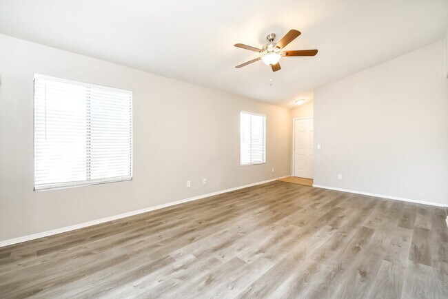 Foto del edificio - 9146 E Encanto St