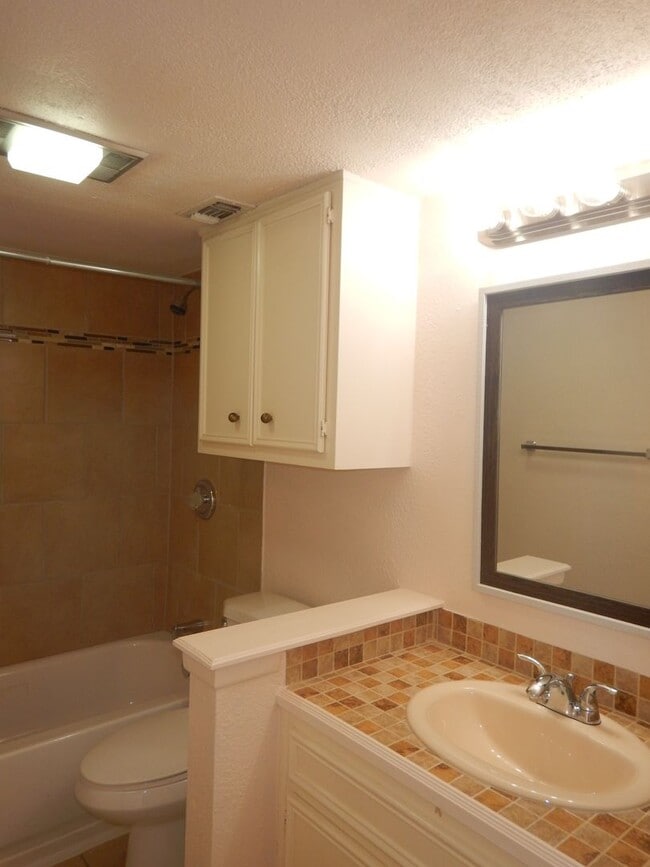 Building Photo - 14304 Indian Woods