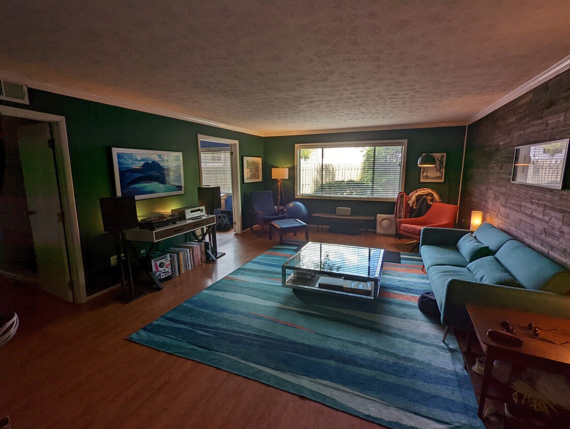Main living area - 115 Biscayne Dr NW