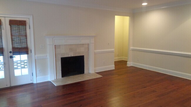Building Photo - Craftsman 5 Bed /3 bath Home- Heart of Eli...