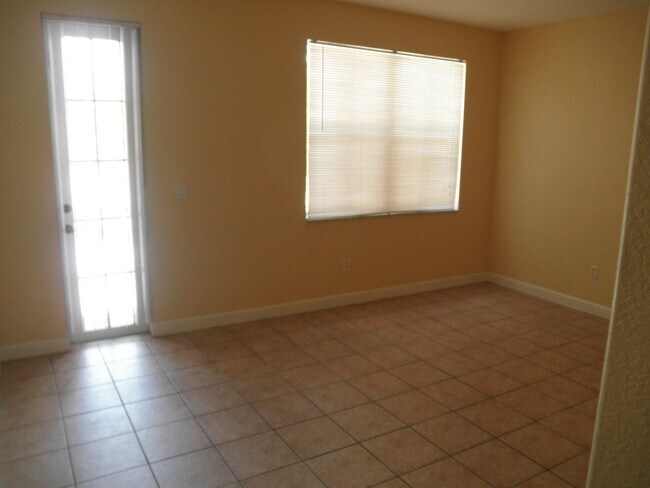 Building Photo - 3406 Shoma Dr