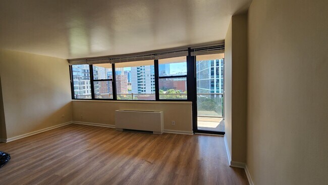 Foto del edificio - 270 Marin Blvd