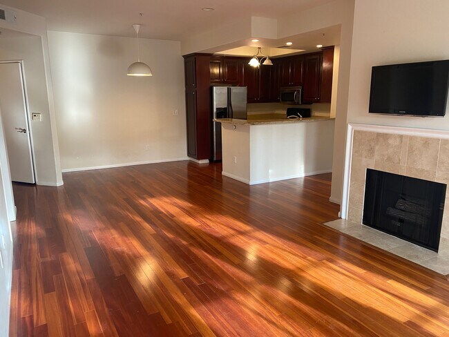 Building Photo - 1522 S Saltair Ave