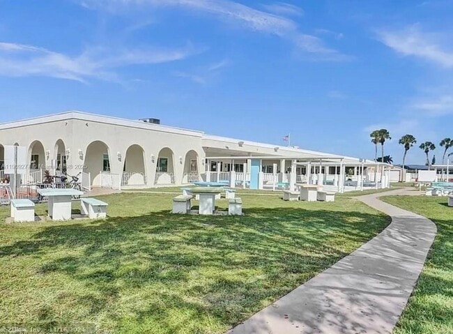 Foto del edificio - 5470 SW 25th Way