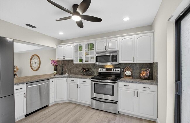 Foto del edificio - 2703 Maplewood Dr