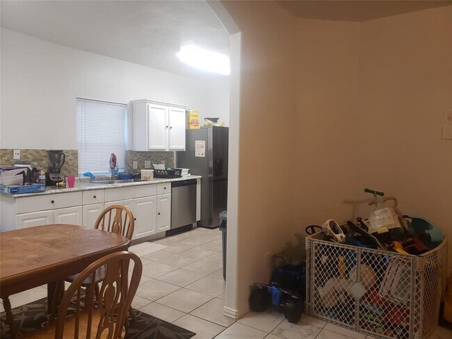 Building Photo - 3215 Sapphire Star Dr