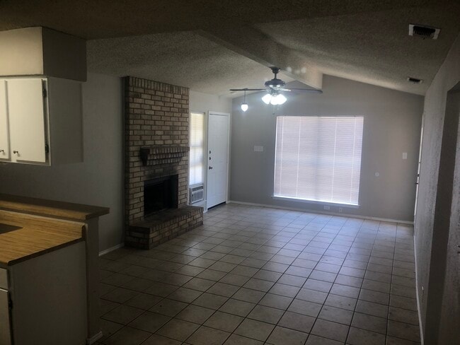 Foto del edificio - 7257 Lansbury Dr