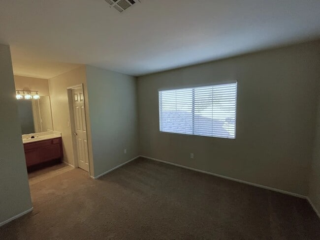 Foto del edificio - 41232 Crispi Ln
