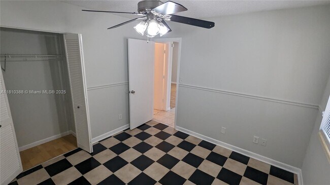 Foto del edificio - 8051 Southgate Blvd