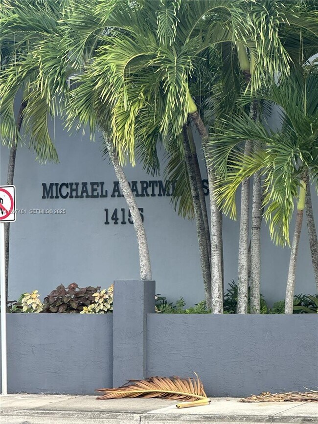 Foto del edificio - 14155 W Dixie Hwy