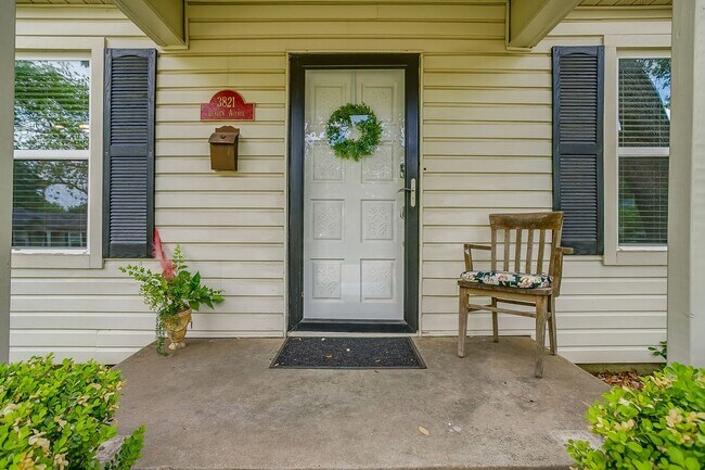 Foto del edificio - Pristine 2 Bed, 1 Bath Home for Rent in the Cultural District- 76107