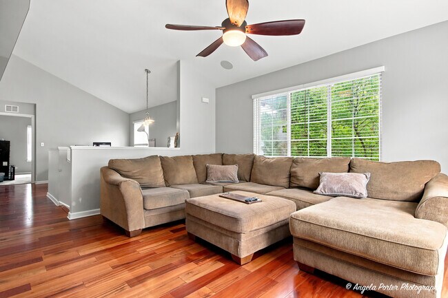 Building Photo - 649 S Parkside Dr