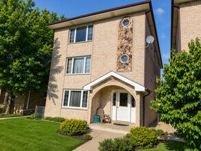 Building Photo - 2037 N 74th Ave