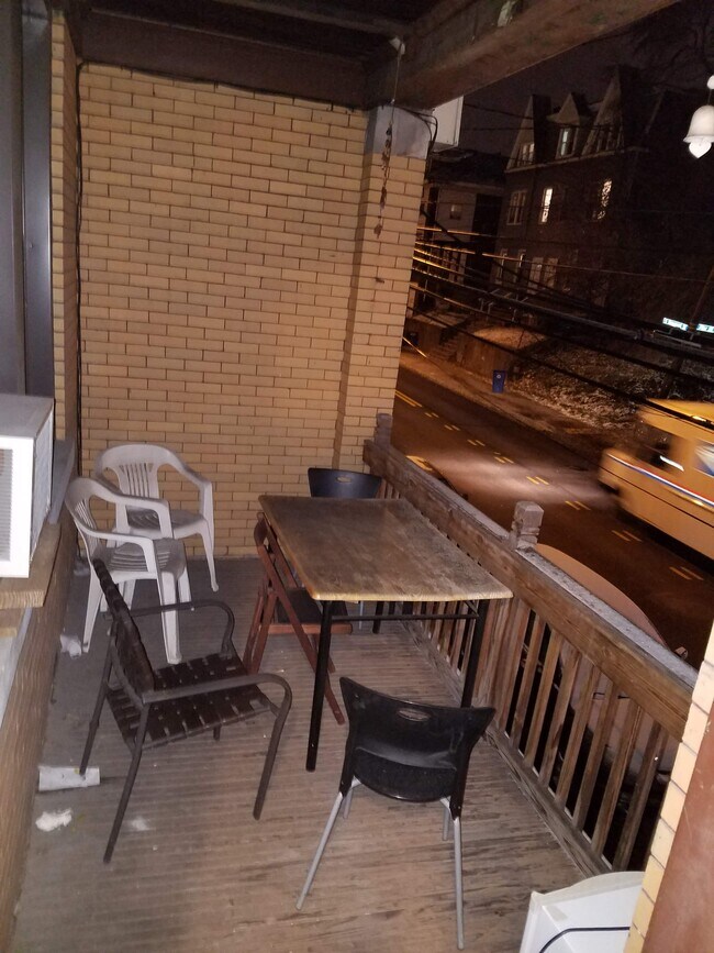 Balcony - 341 S Bouquet St