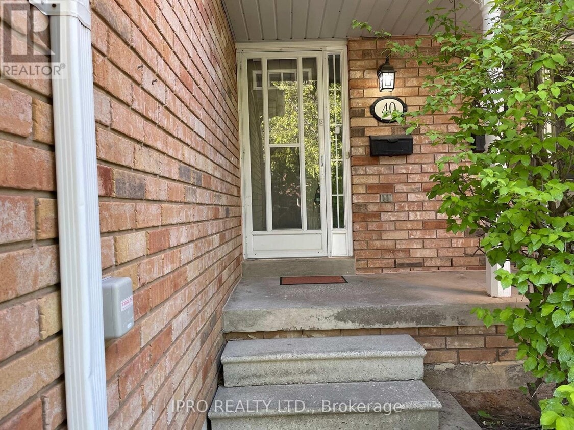 Primary Photo - 2350-2350 Britannia Rd W