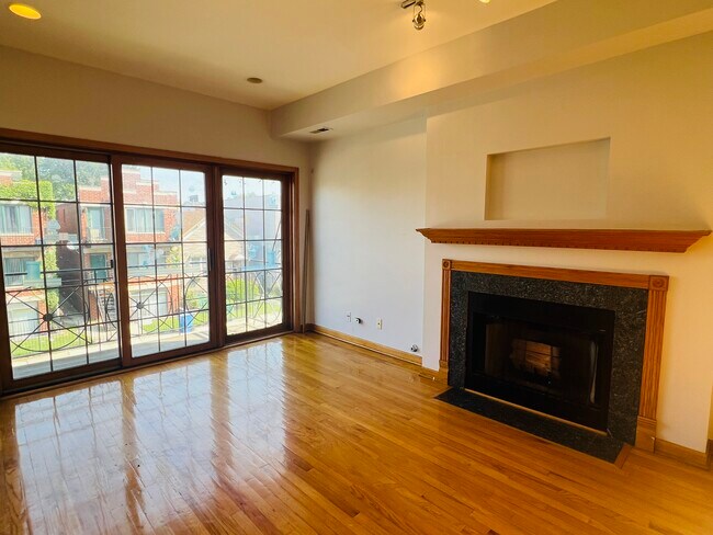 Foto del edificio - 2445 W Polk St