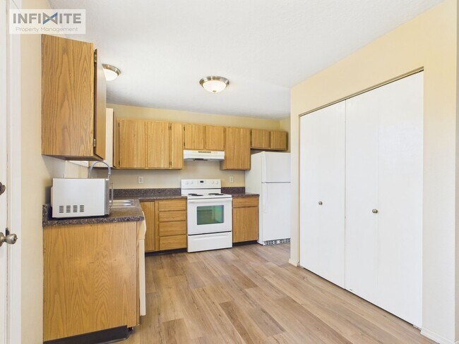 Foto del edificio - 2 Bed | 1 Bath | 884 Sq Ft