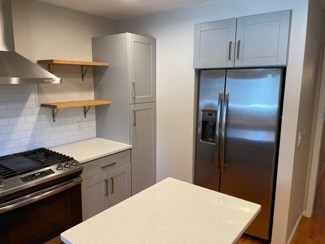 Building Photo - 465 Charles Ln