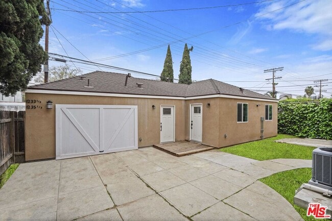 Foto del edificio - 1235 Stearns Dr