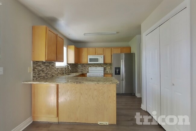 Building Photo - 5206 Midland Dr