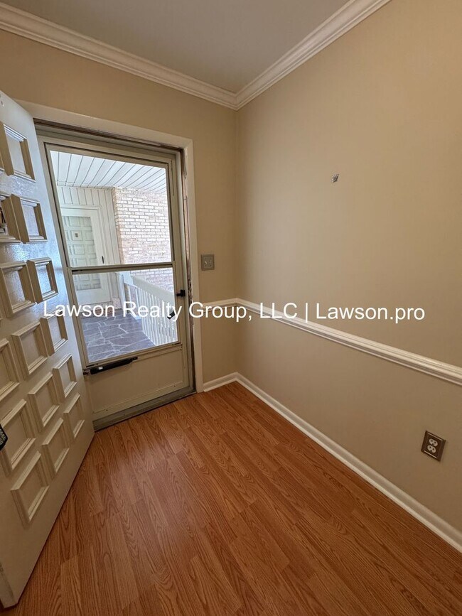 Foto del edificio - Two Bedroom Condo w/ Updated Kitchen in Hu...