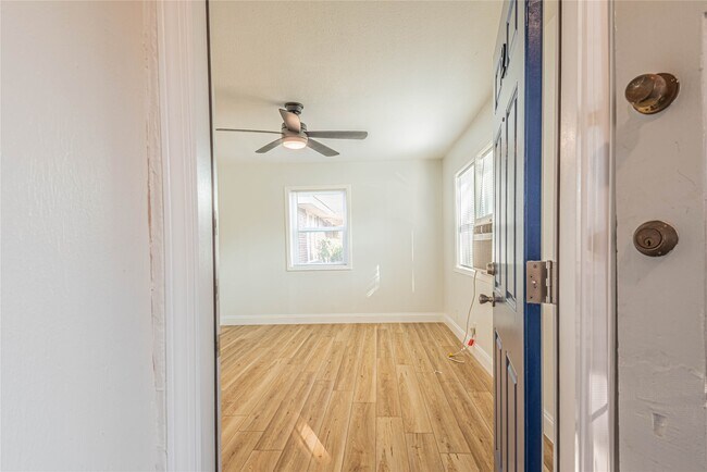 Foto del edificio - 2303 Rosewood St