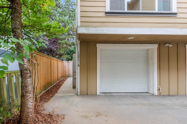 Building Photo - 3bd/2.5ba Seattle House
