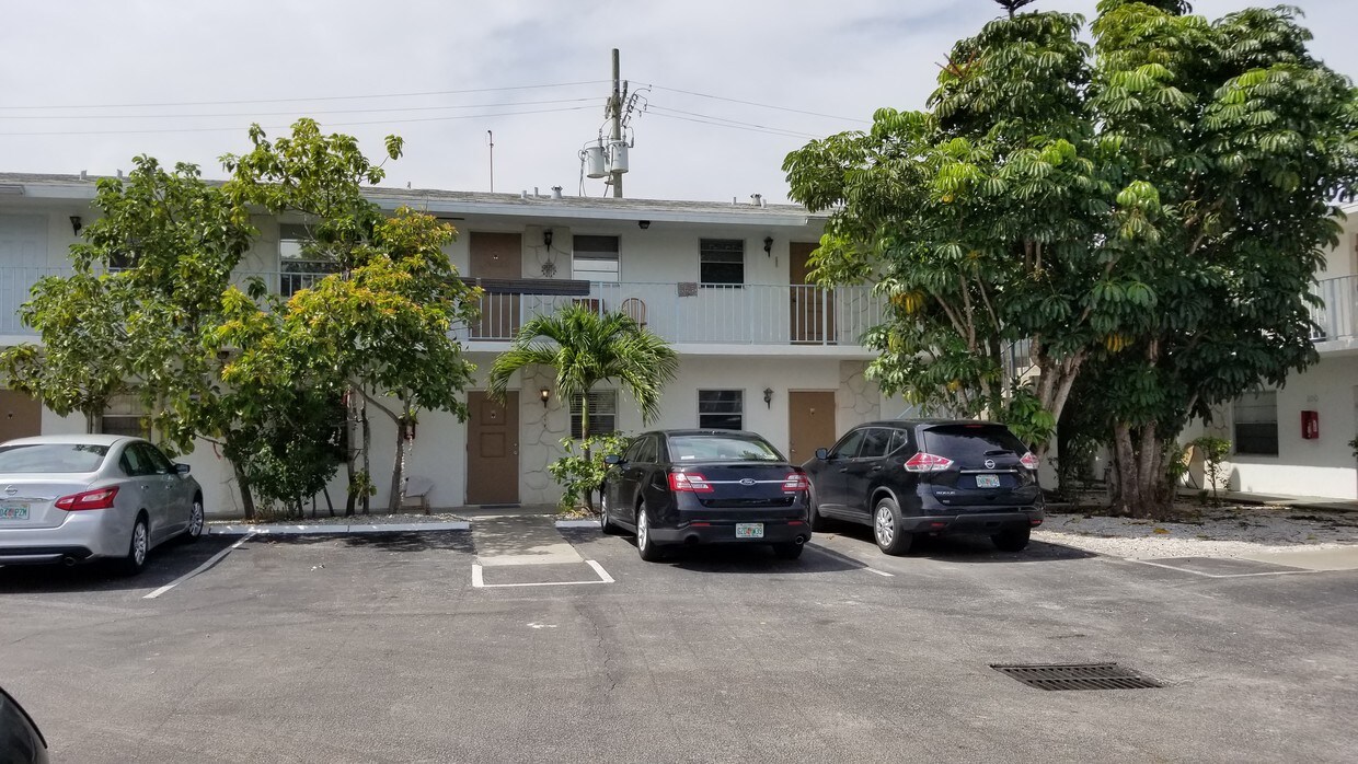 Building - Unit downstairs - 510 24th Ave N