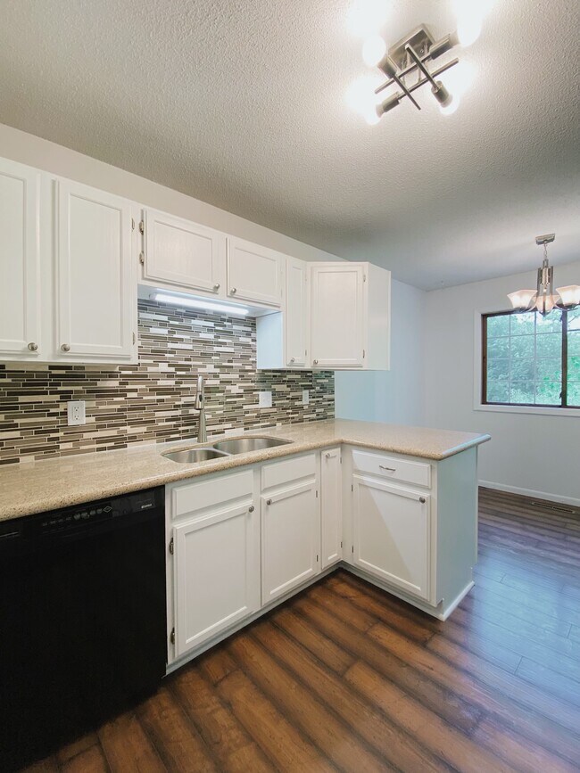 Foto del edificio - 11166 Westwind Dr