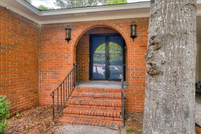 Building Photo - 2504 Stonehedge Ct