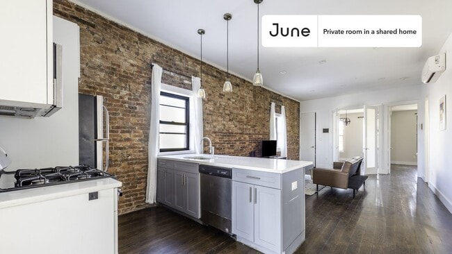 Building Photo - Private bedroom in 4 bed/2 bath Home