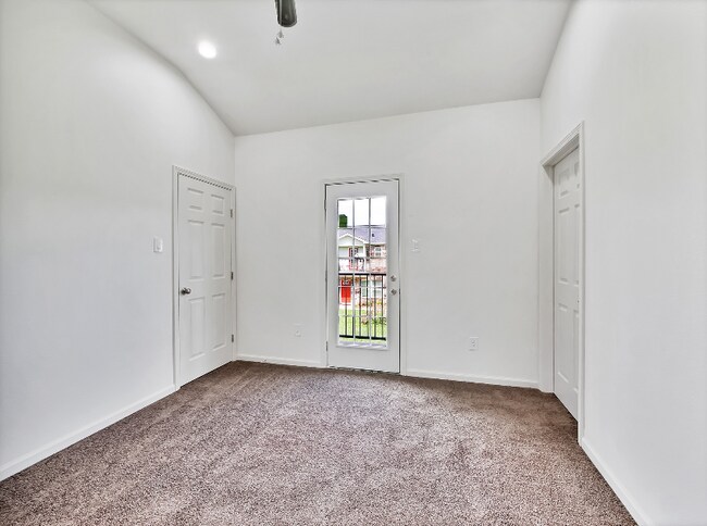 Building Photo - 2734 Arlington Ct
