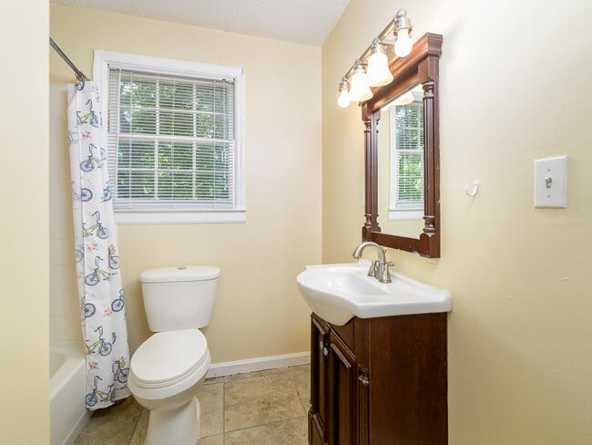 Foto del edificio - 1346 Miller Reed Ave SE