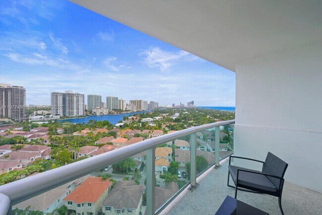 Foto del edificio - 19370 Collins Ave