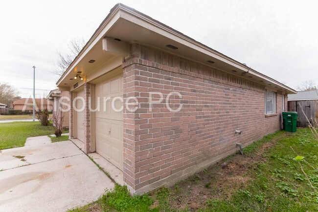 Building Photo - 11903 Elk Springs Dr