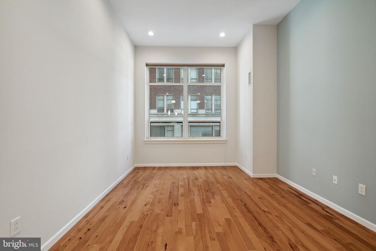 Primary Photo - 1425 Locust St