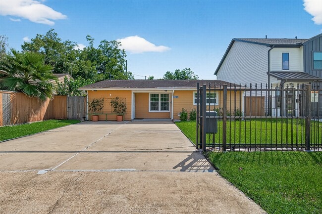 Foto del edificio - 9225 Ashville Dr
