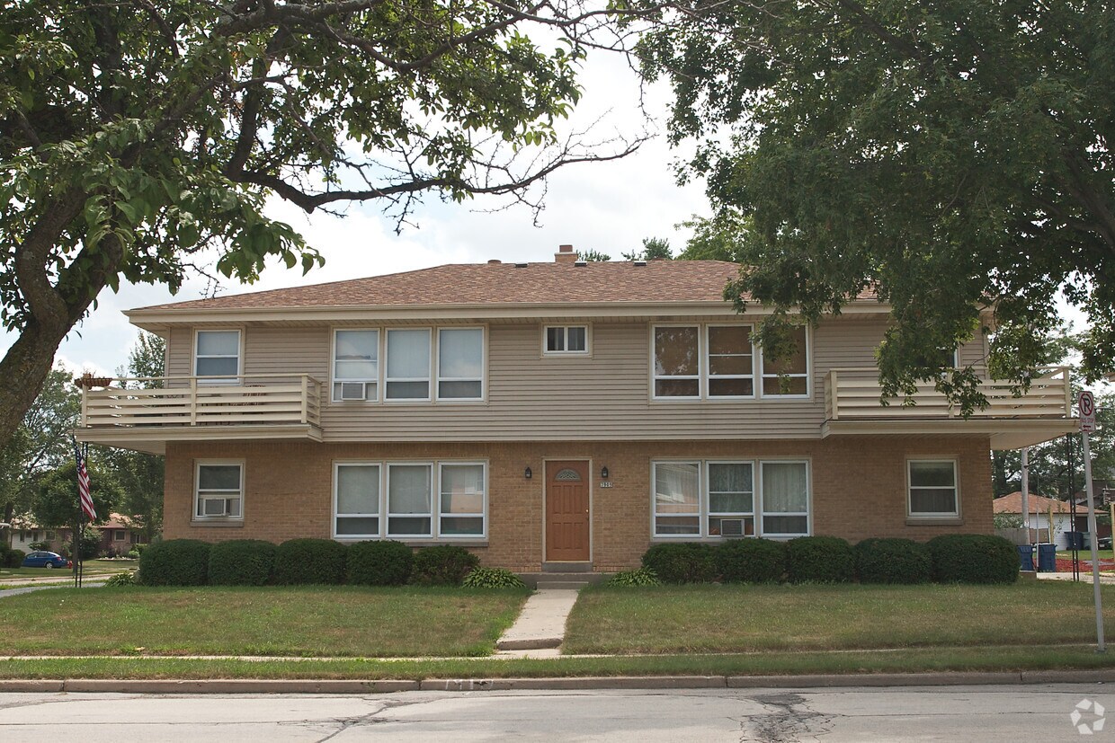 Building Photo - 7909 W Morgan Ave