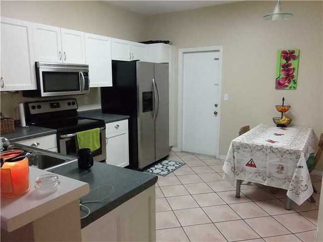 Building Photo - 2151 Madeira Dr