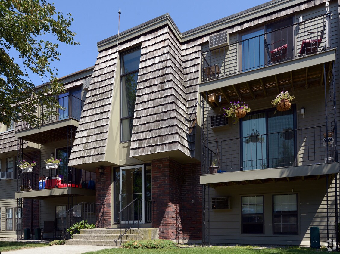 Royal Park Apartments and Townhomes North Attleboro, MA