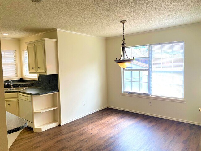 Building Photo - **BEAUTIFUL WESTCHESTER PARK ADDITION HOME**
