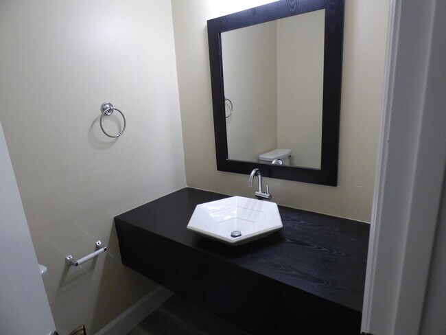 Foto del edificio - *** Beautiful 2 bedroom 2.5 bathroom Townh...
