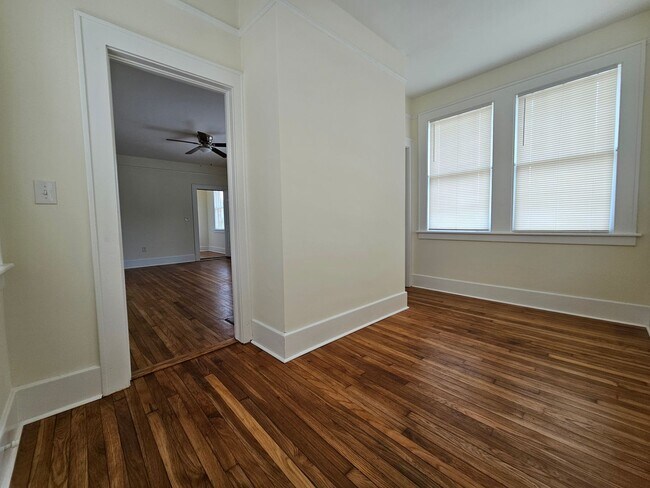 Building Photo - 515 E 49th St