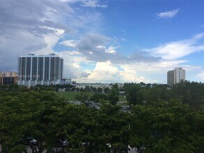 Building Photo - 1801 S Treasure Dr