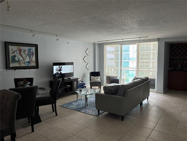 Foto del edificio - 6917 Collins Ave