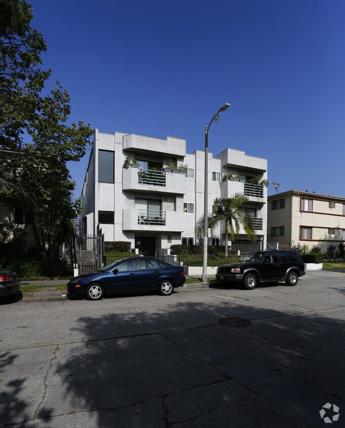 Building Photo - 811 S Gramercy Pl