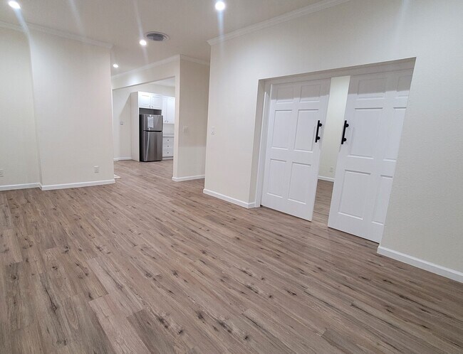 Living/dining Room - 646 10th Ave