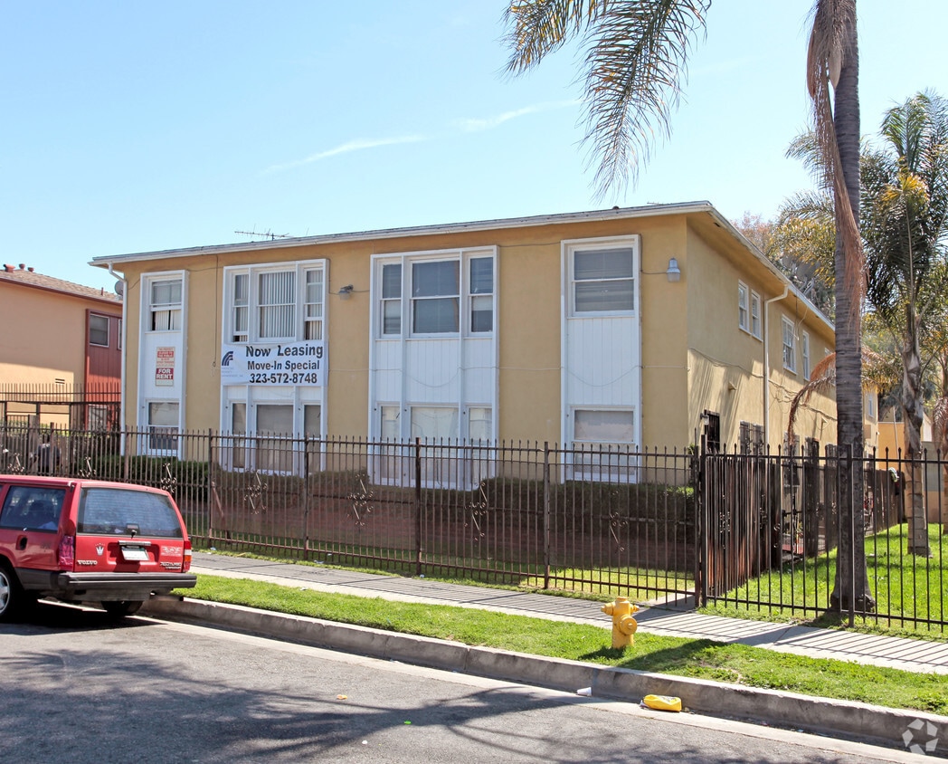 Primary Photo - 4112-4114 Palmwood Dr