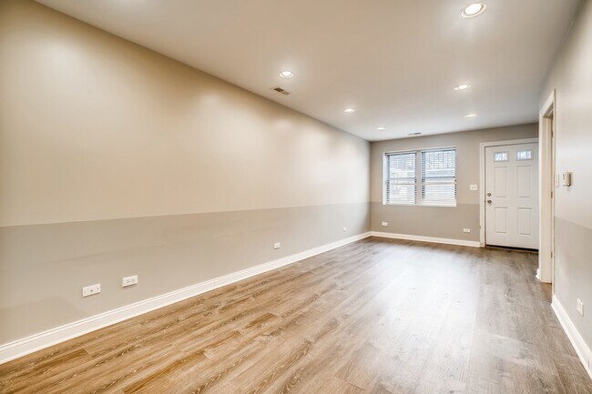 Foto del edificio - 2312 S Seeley Ave